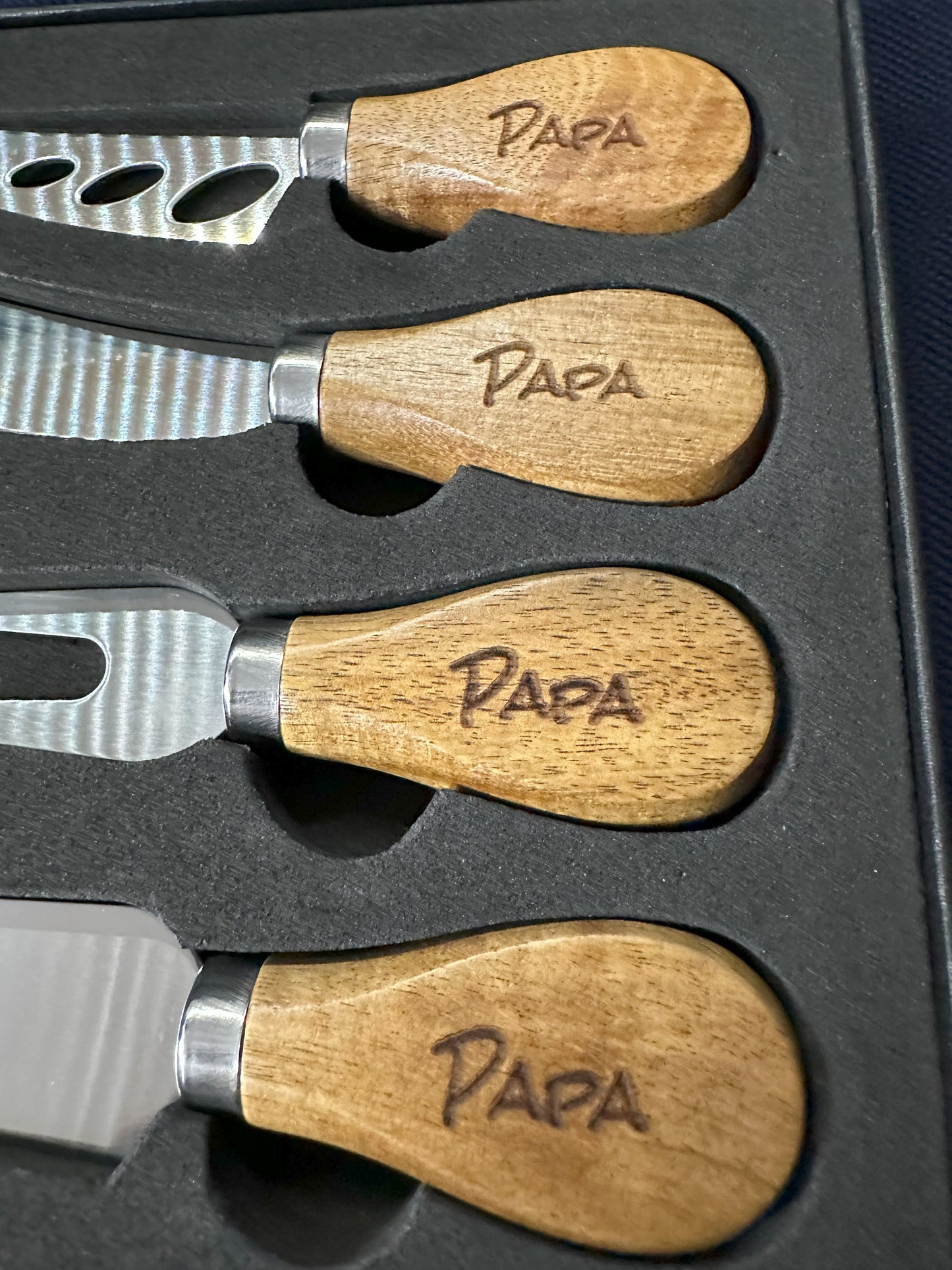 Käsemesser Set 6 Teilig aus Edelstahl mit Akazien Holzgriff in einer Geschenkbox
